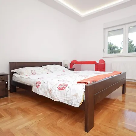 Miris Borova Apartament *